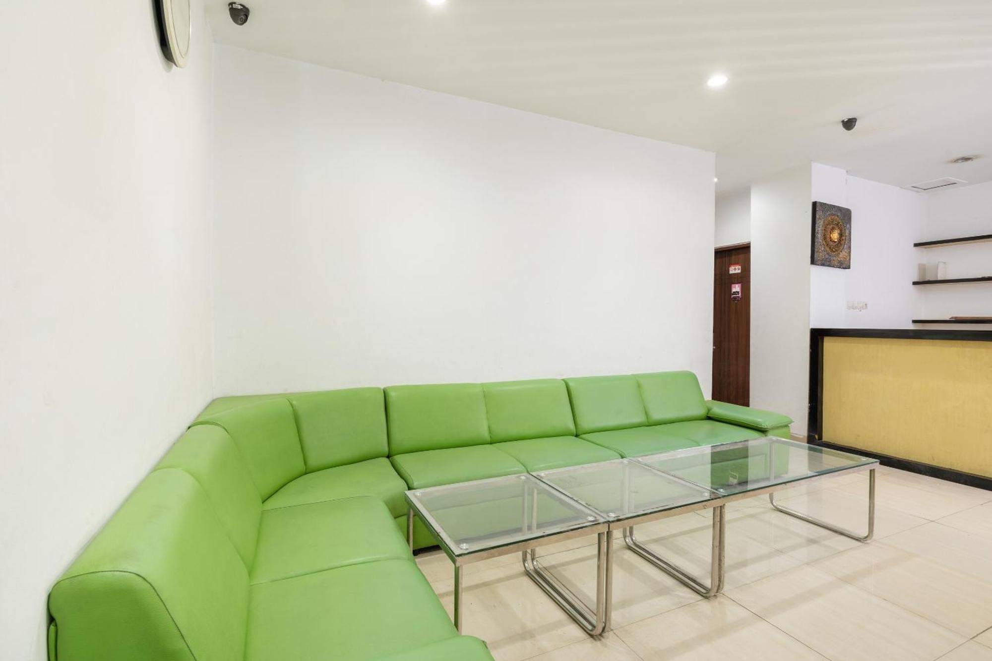 Hotel Super Oyo Flagship 91863 Metro House Surabaya Exterior foto